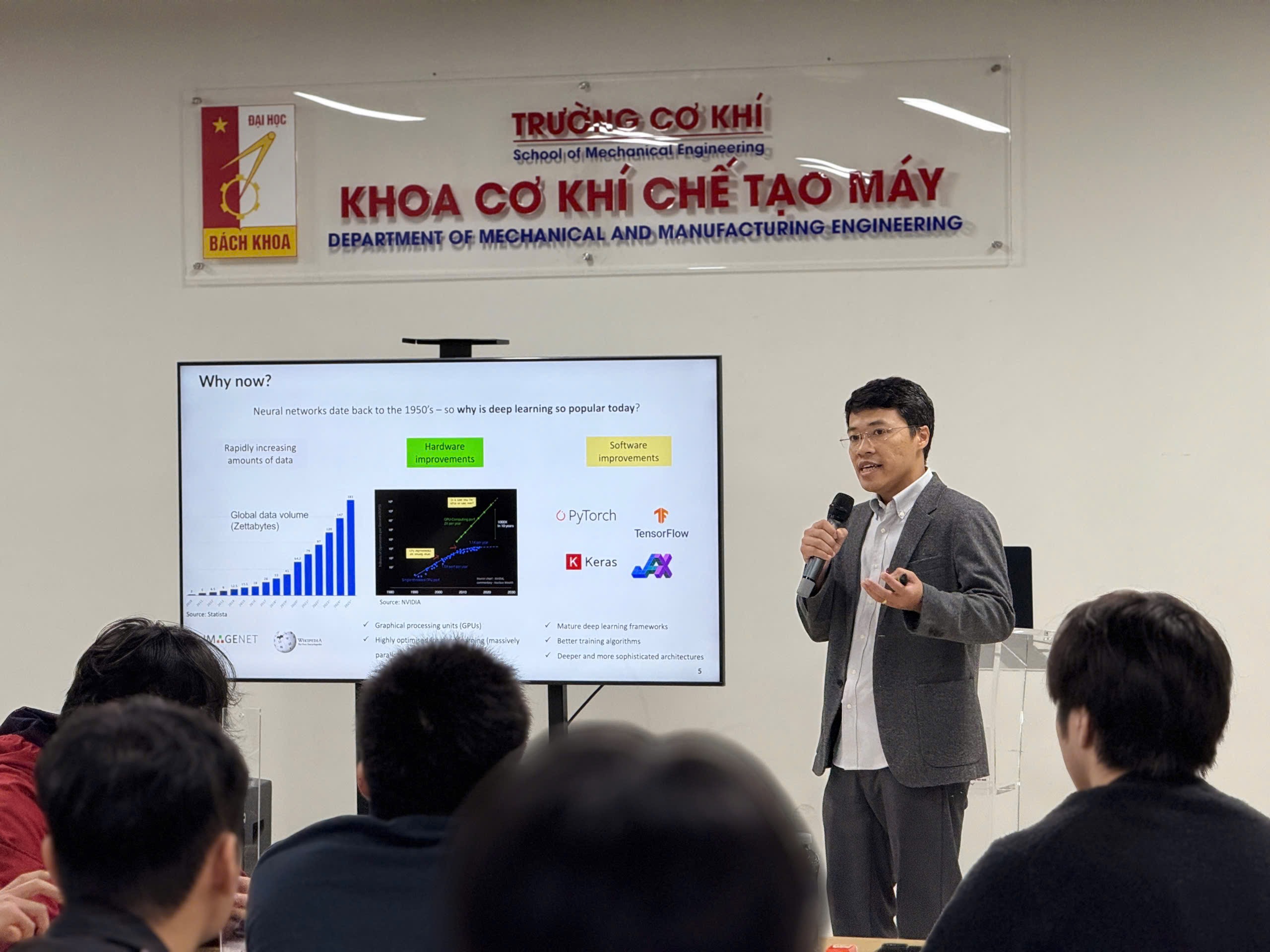 Invited Lecture Artificial Intelligence for Inverse Designs